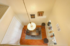 Exquisite Condo with Pool, Car-Garage & Games near AT&T and Stockyard